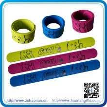 Bracelet promotionnel en caoutchouc de silicone de haute qualité avec propre logo